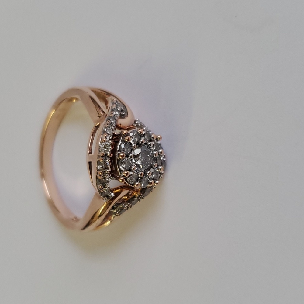 Watch Video / 10K Gold Halo Diamond Princess Ring - Picture 6 of 9